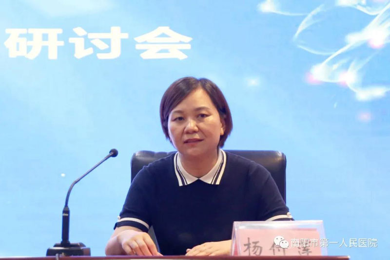 杨付莲主持大会开幕式.jpg